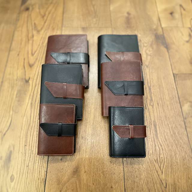Quaderno intercambiabile in pelle bicolor marrone e nera